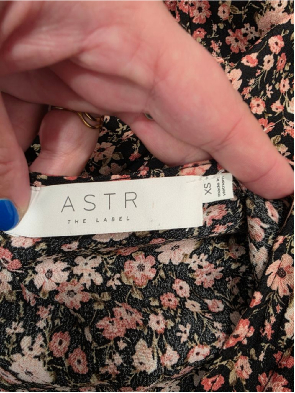 ASTR The Label Floral Midi Dress XS Black Pink Puff Sleeve V Neck Slit NWOT - Picture 2 of 13